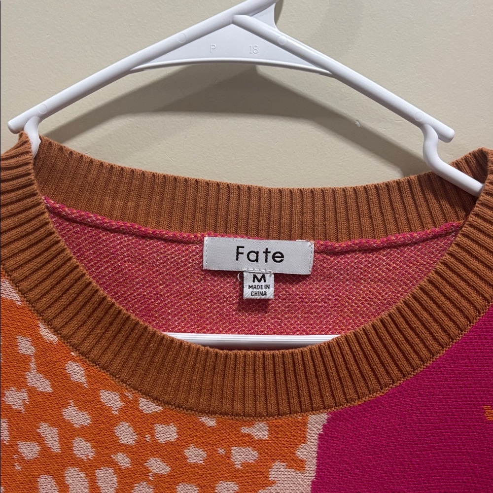 Size Medium Fate Bold Pattern Crew Neck Sweater - image 2